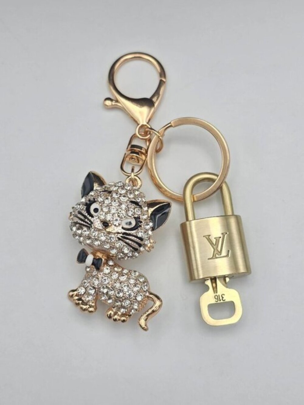 Louis Vuitton Authentic Gold Padlock 🔑 Key + Stylish Unbranded Cat Bag Charm - Picture 8 of 9